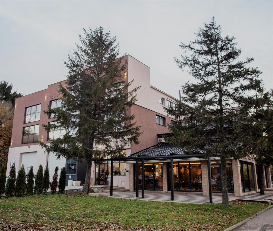 Monogramlux Hotel Indija Exterior photo
