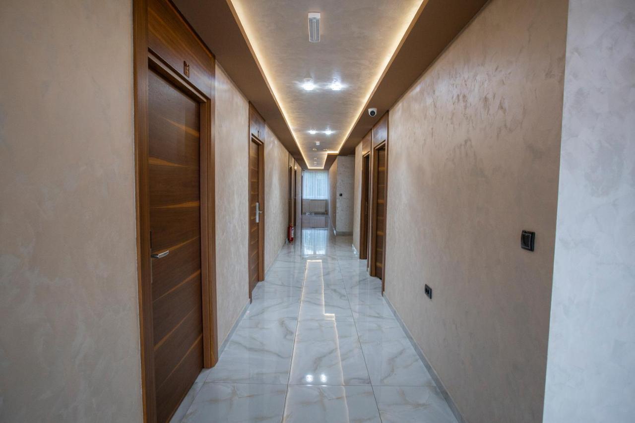 Monogramlux Hotel Indija Exterior photo